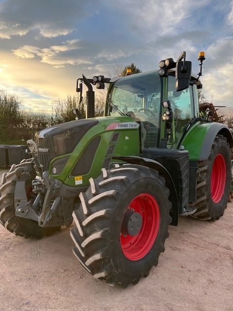 E-FARM: Fendt 716 Vario - Traktor - id Z2LTLR9 - 100 000 € - Rok výroby: 2018 - Hodiny motoru: 4 450,Výkon motoru (HP): 165,Francie
