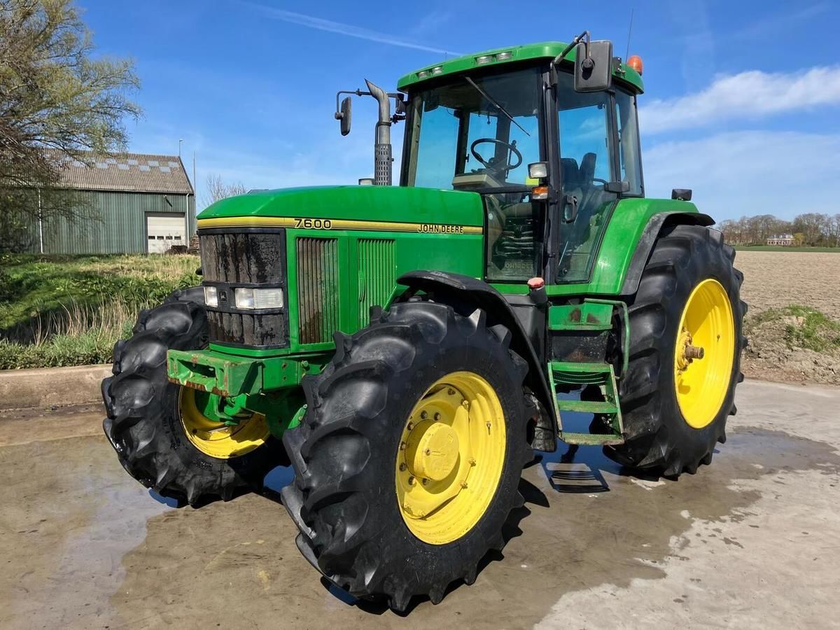 John Deere 7600 Traktor