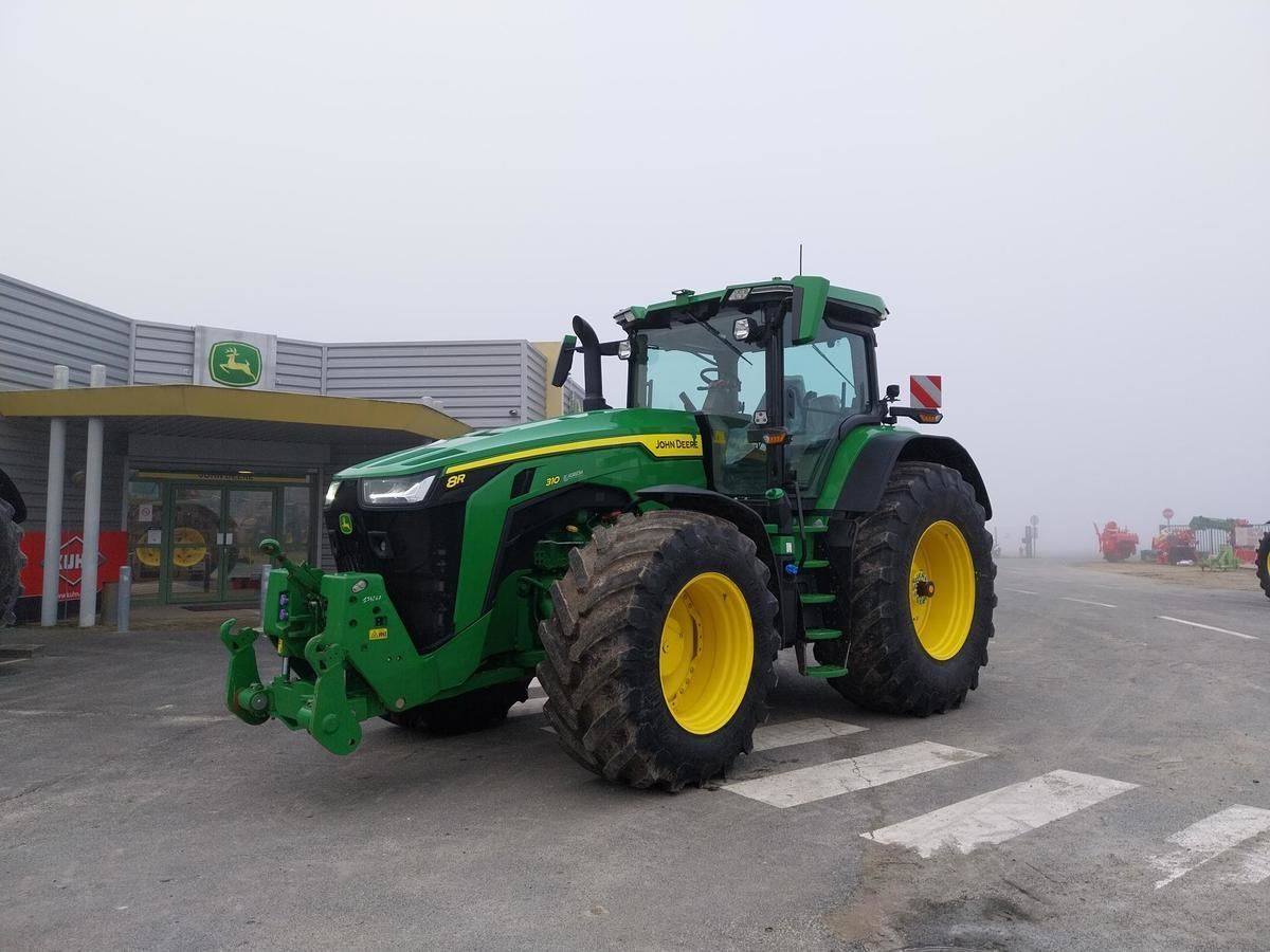E-FARM: John Deere 8R 310 - Tracteur - id KQ1WCAS - Année: 2023 - Lecture du nombre d'heure: 1 519,Puissance du moteur (chevaux): 310,France