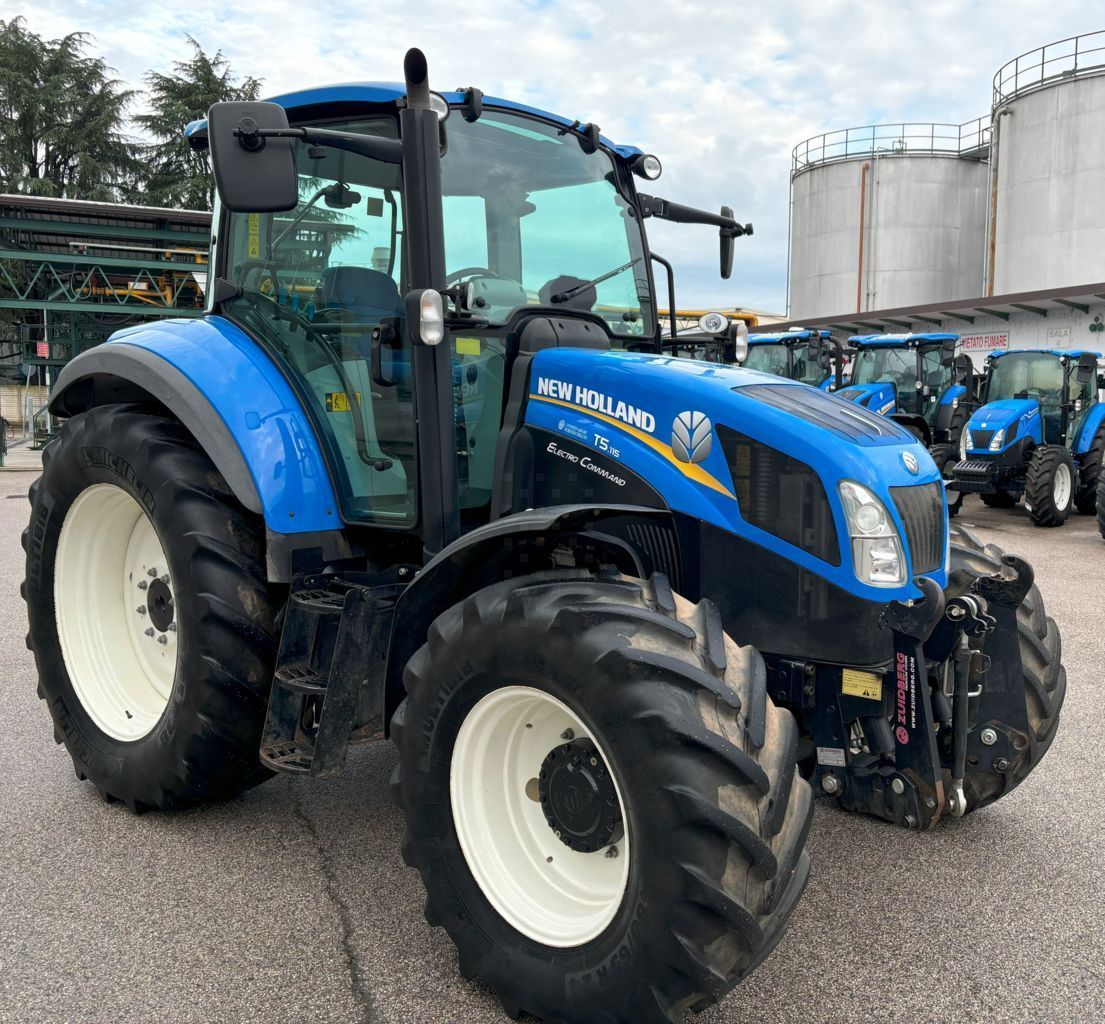E-FARM: New Holland T5.115 - Tractor - id 6RQSNDJ - 48.000 € - Año: 2015 - Horas: 3467,Potencia del motor: 115,Italia