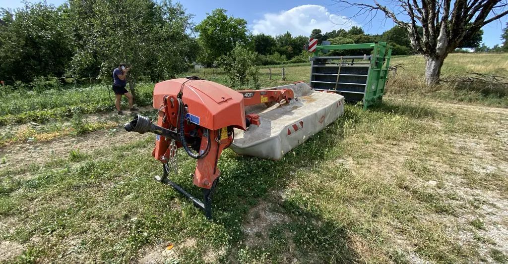E-FARM: Kuhn GMD 4011 FF - Mower - id H6JIJLS - €9,900 - Year of construction: 2020 - France