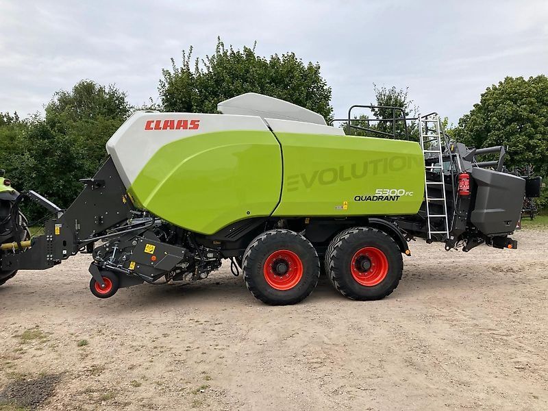 E-FARM: Claas Quadrant 5300 Evolution FC Tandem - Ballenpresse - id 7NVAXUG - 179.900 € - Baujahr: 2023 - Deutschland