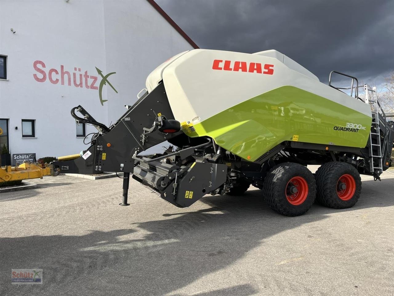 Claas Quadrant 3300 RC baler €85,000