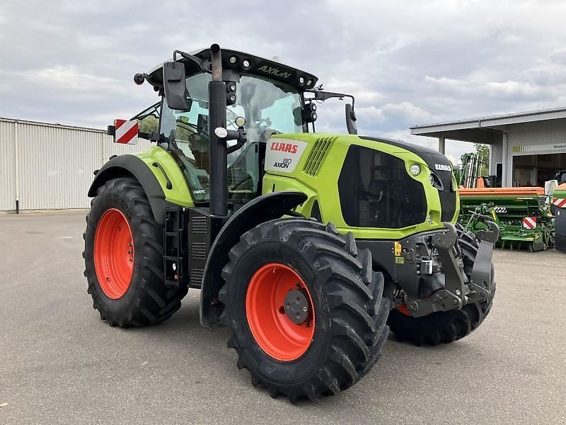 E-FARM: Claas Axion 810 CMATIC - Traktor - id QGGEUMW - 89 900 € - Rok produkcji: 2019 - Motogodziny: 3 450,Moc silnika: 228,Niemcy