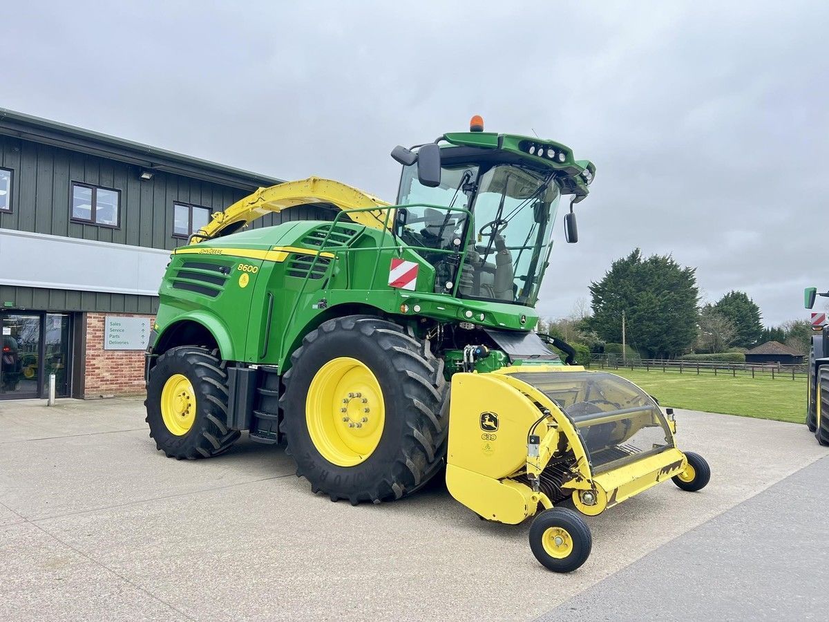 John Deere 8600 Combina de siloz autopropulsată 153.108 EUR