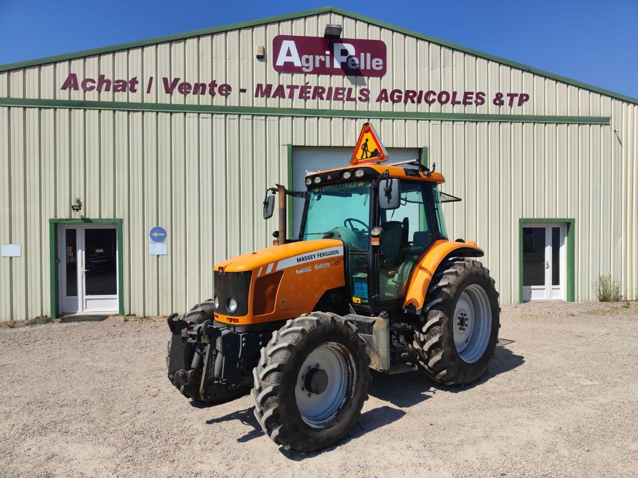 E-FARM: Massey Ferguson 6455 - Tracteur - id PTJFCPS - 18 000 € - Année: 2011 - Lecture du nombre d'heure: 13 000,Puissance du moteur (chevaux): 112,France