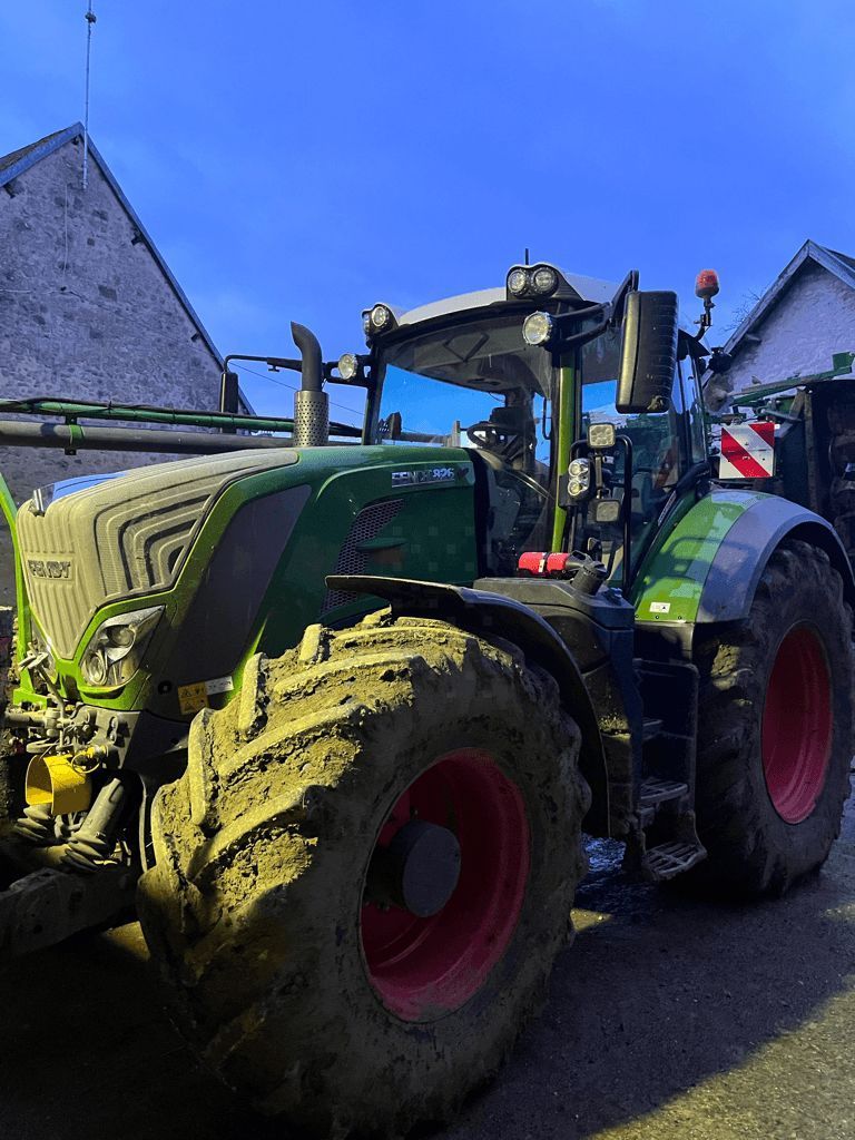 E-FARM: Fendt 826 Vario ProfiPlus - Tracteur - id CHZYYQG - Année: 2021 - Lecture du nombre d'heure: 1 400,Puissance du moteur (chevaux): 260,France