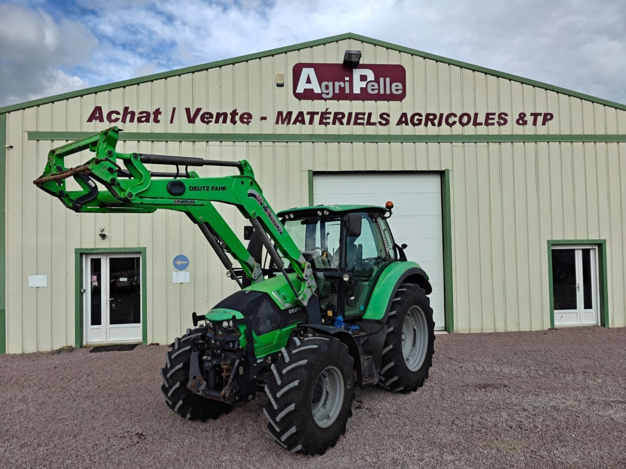 E-FARM: Deutz-Fahr 6130.4 - Traktor - id UKYE6C1 - 42.000 € - Baujahr: 2015 - Abgelesene Motorstunden: 5.560,Motorleistung (PS): 130,Frankreich