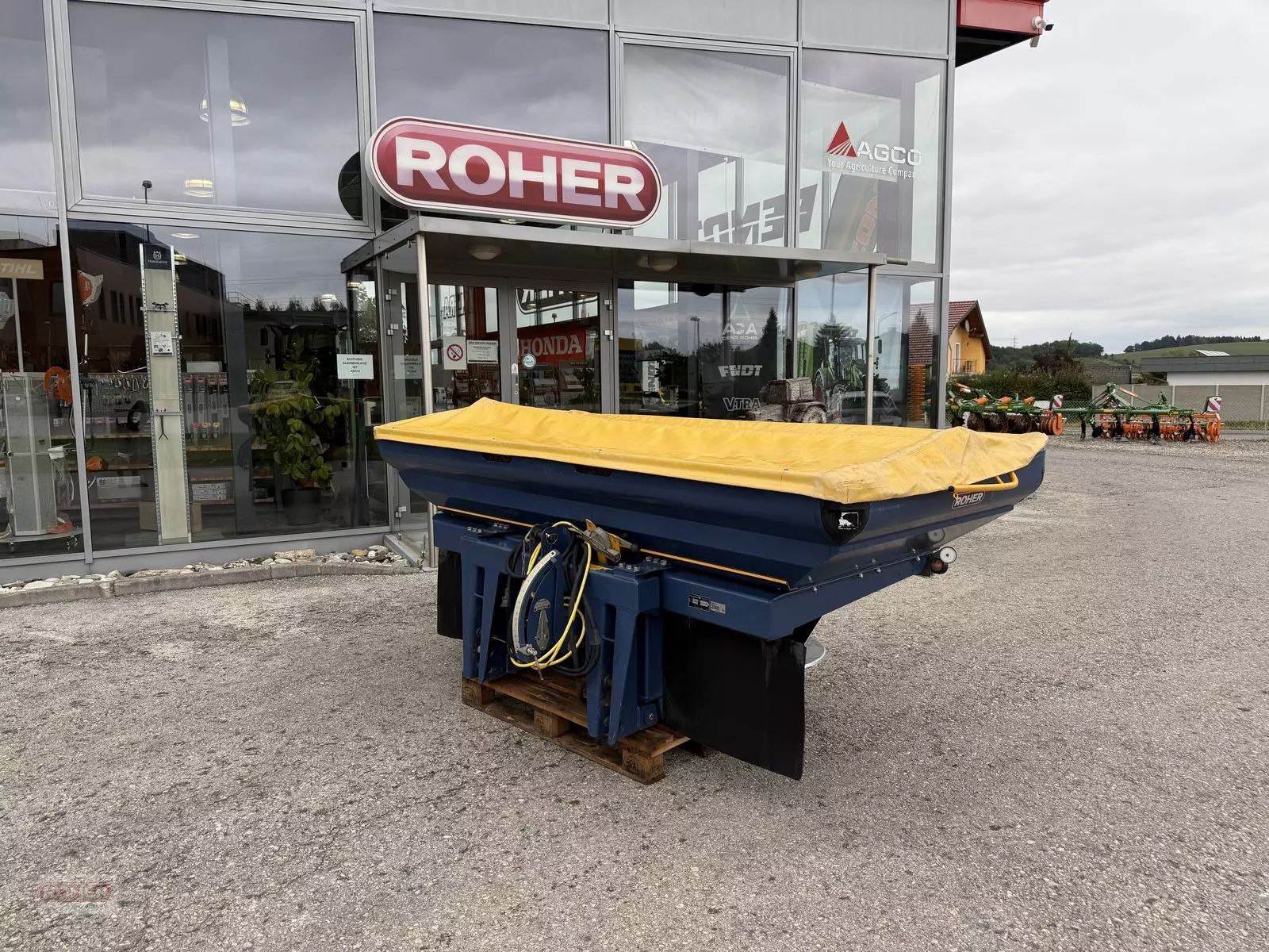 E-FARM: Bogballe m2w l plus - Fertiliser spreader - id 4JFJ7WE - €8,186 - Year of construction: 2003 - Austria
