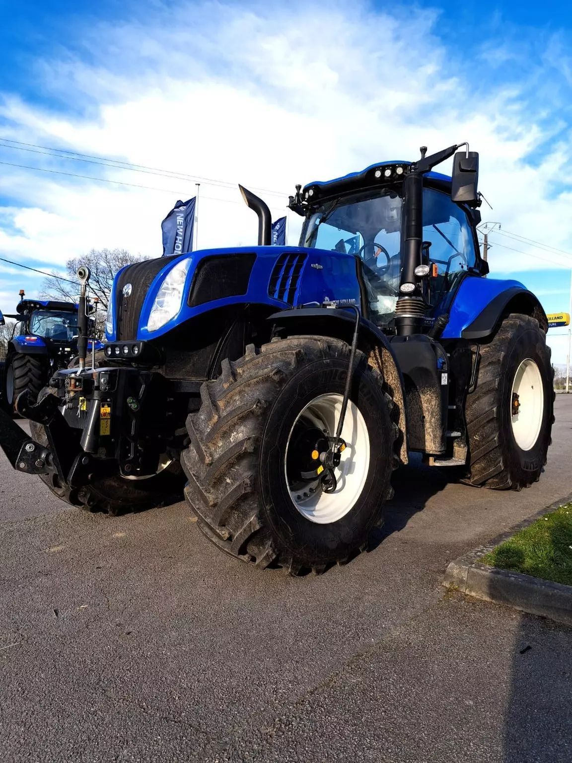 E-FARM: New Holland T8.380 Genesis - Tracteur - id XGHP8PS - 215 000 € - Année: 2023 - Lecture du nombre d'heure: 955,Puissance du moteur (chevaux): 347,France