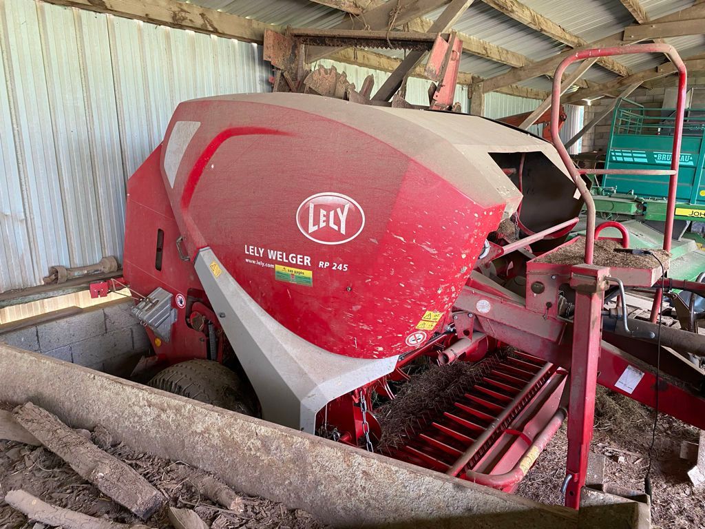 E-FARM: Welger RP 245 - Ballenpresse - id F4KUW6X - 19.000 € - Baujahr: 2012 - Ballenanzahl: 12.117,Frankreich