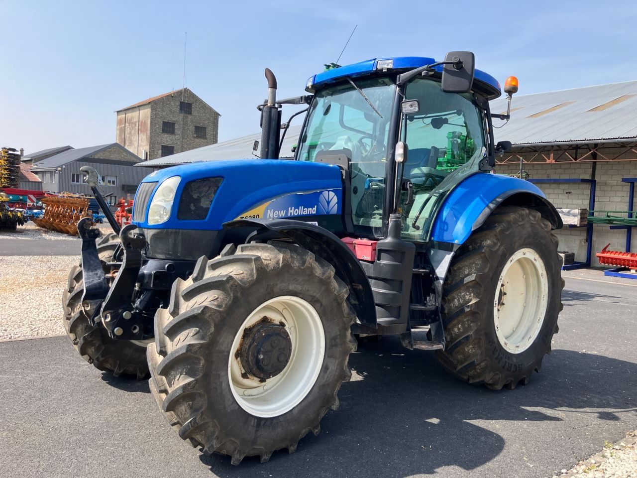 E-FARM: New Holland T6080 - Tractor - id VNH63TY - €42,000 - Year of construction: 2008 - Engine hours: 5,960,Engine power (HP): 155,France