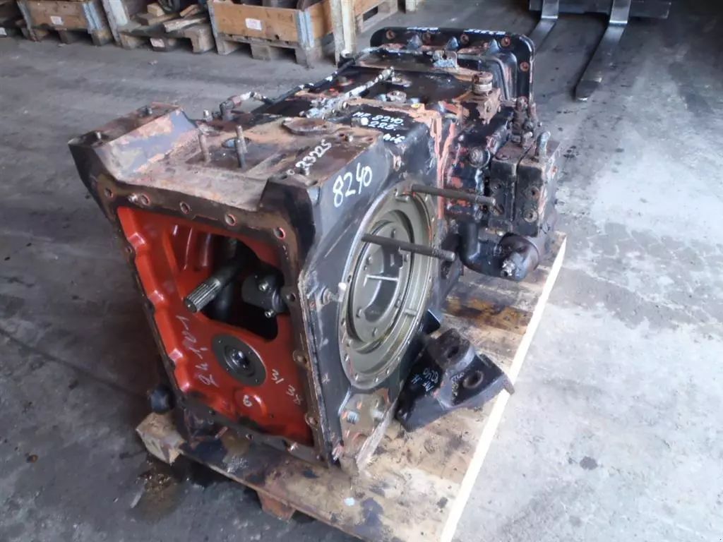 Massey Ferguson 8240 Parts