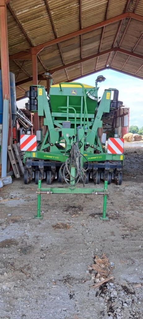 E-FARM: John Deere 750A - Semoir direct - id KEY7L2W - 28 500 € - Année: 2012 - France