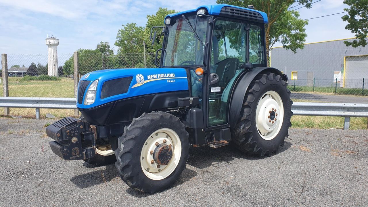 E-FARM: New Holland T4.85 LP - Traktor - id LXRIEBN - Baujahr: 2016 - Abgelesene Motorstunden: 3.000,Frankreich