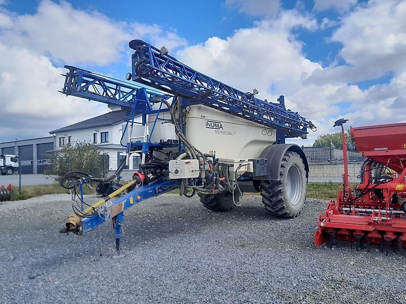 E-FARM: Inuma ias 8031 - Pflanzenschutzspritze - id X3VWGD2 - 39.076 € - Baujahr: 2012 - Deutschland