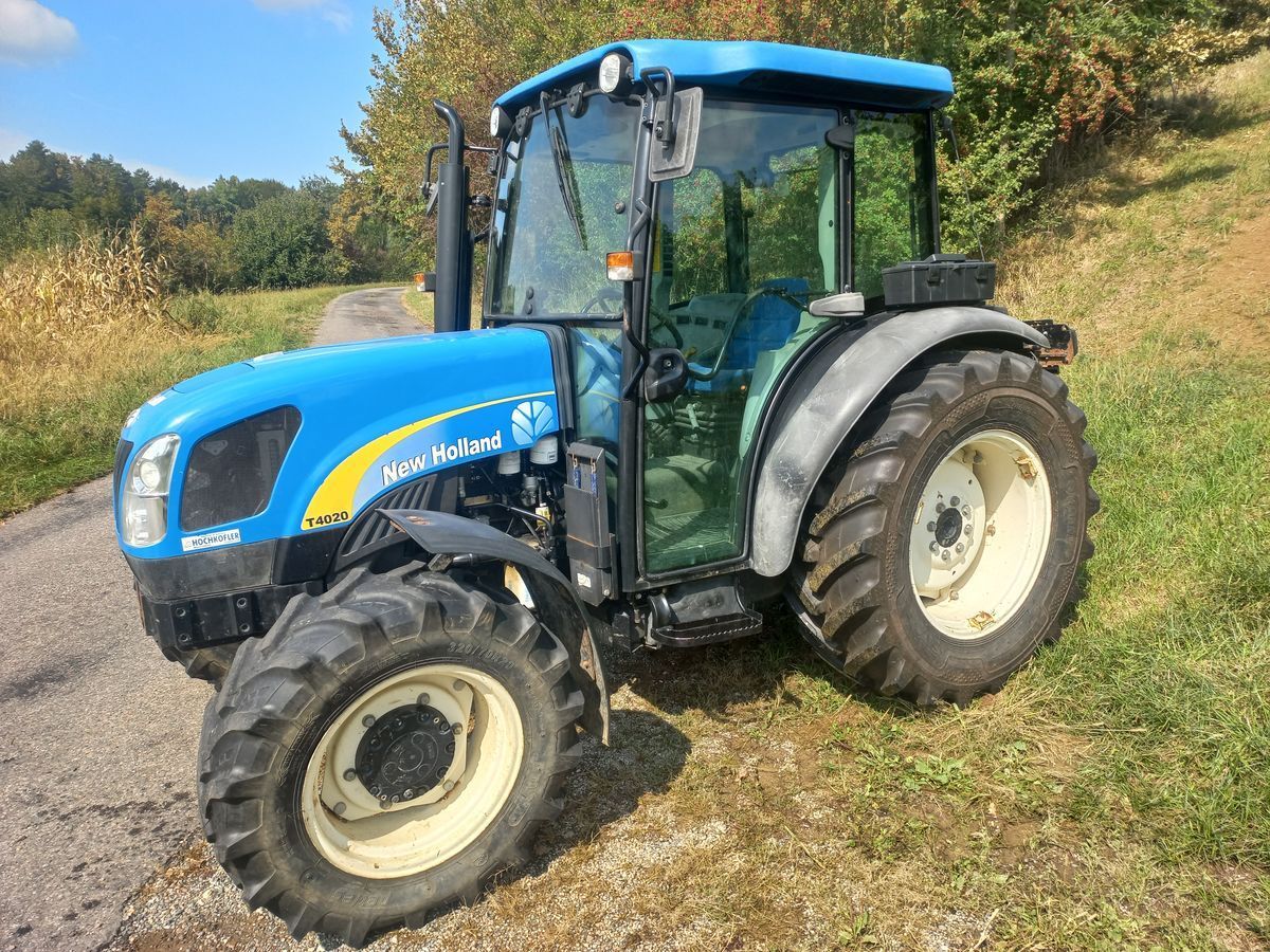 E-FARM: New Holland T4020 Deluxe - Tractor - id IAJ4DSX - €30,885 - Year of construction: 2009 - Engine hours: 5,550,Engine power (HP): 65,Austria