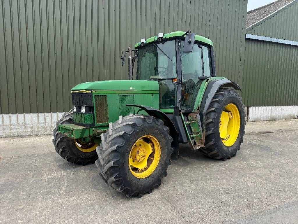 E-FARM: John Deere 6800 - Tracteur - id 8MWM5AV - 15 059 € - Année: 1995 - Lecture du nombre d'heure: 12 435,Puissance du moteur (chevaux): 120,Royaume-Uni