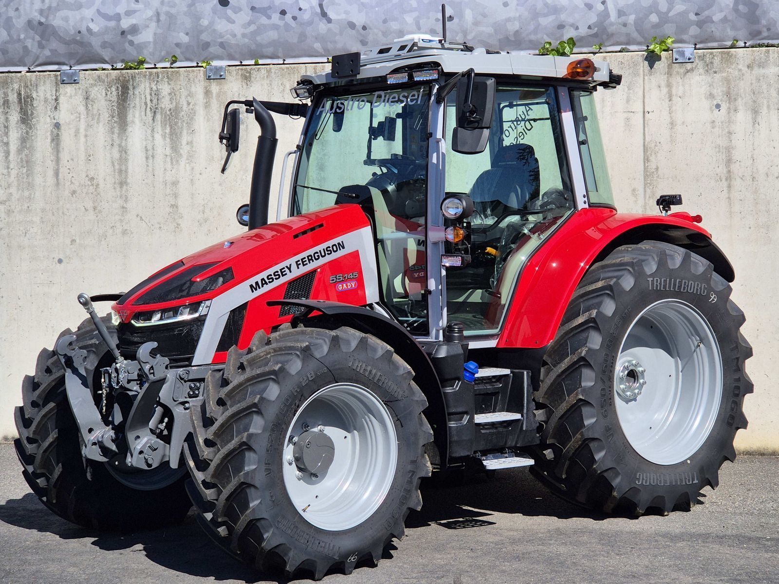 E-FARM: Massey Ferguson 5S.145 Exclusive - Traktor - id N6IIHHU - 120.834 € - Baujahr: 2025 - Motorleistung (PS): 145,Österreich