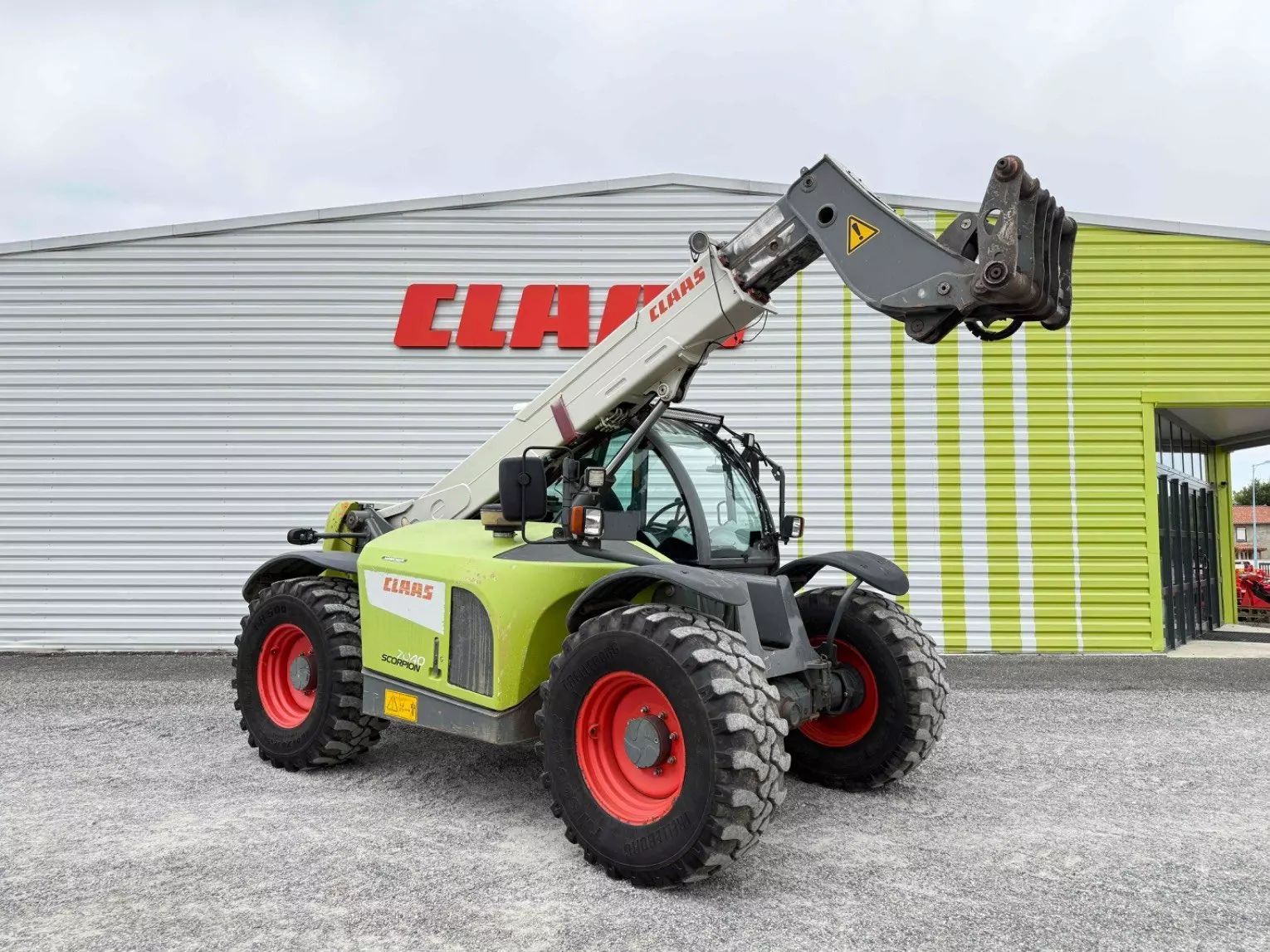 E-FARM: Claas scorpion 7040 varipower 30 - Telehandler - id DYJUJIJ - €55,000 - Year of construction: 2013 - Engine hours: 3,842,Engine power (HP): 120,France
