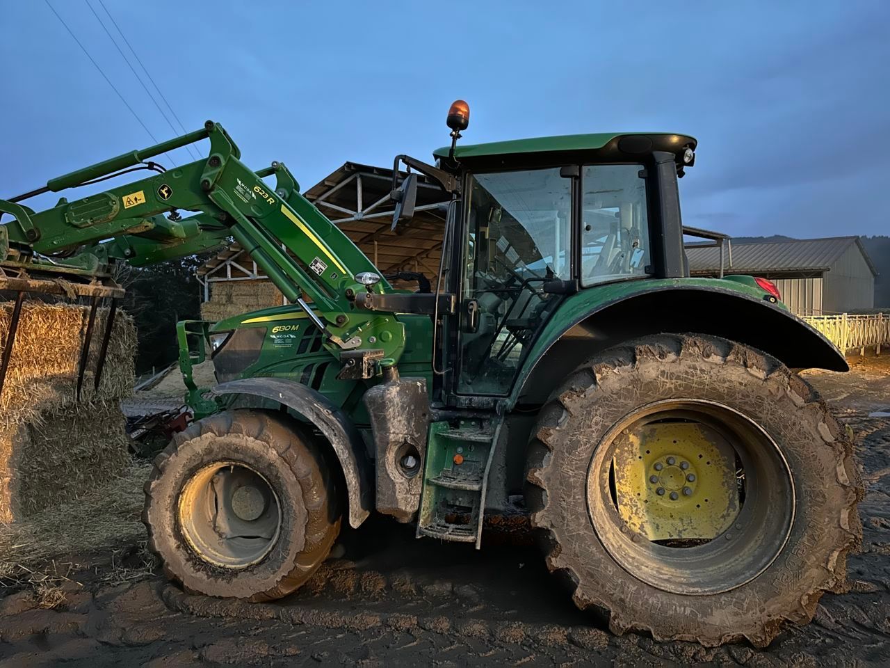 E-FARM: John Deere 6130 M - Tracteur - id LBWGWUZ - 75 000 € - Année: 2021 - Lecture du nombre d'heure: 3 000,Puissance du moteur (chevaux): 130,France