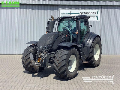 E-FARM: Valtra T214 - Tractor - id FENIPK9 - €74,885 - Year of construction: 2018 - Engine hours: 6,186,Engine power (HP): 231.14,Germany