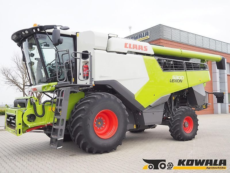 Claas Lexion 5300 Combine harvester €208,000