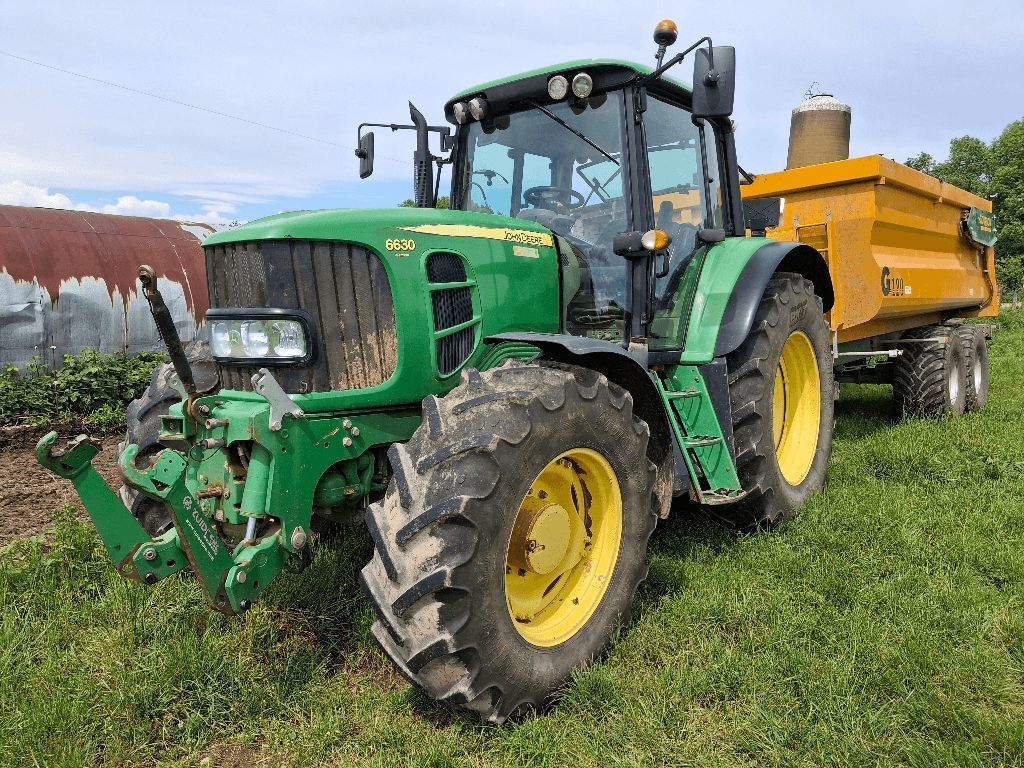 E-FARM: John Deere 6630 Premium - Traktor - id ZCIKUUK - 39 000 € - Rok produkcji: 2010 - Motogodziny: 8950,Moc silnika: 130,Francja