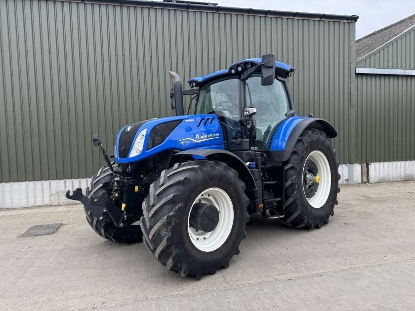E-FARM: New Holland T7.200 - Tracteur - id S8Y4UI3 - 138 695 € - Année: 2024 - Lecture du nombre d'heure: 2 328,Royaume-Uni