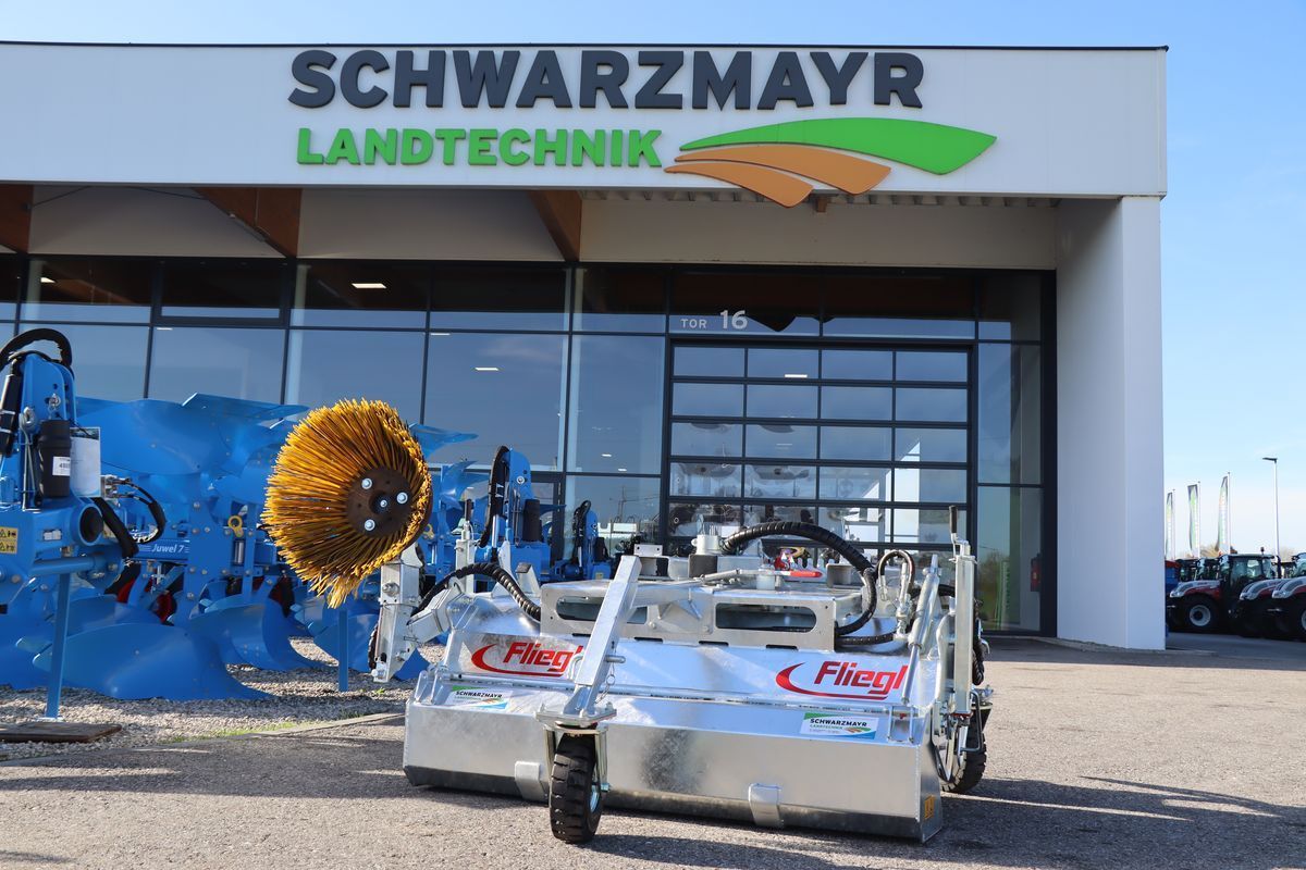 E-FARM: fliegl agrocenter kehrmaschine 1550 - Désherbage mécanique - id 58JSPGN - 5 408 € - Année: 2022 - Autriche