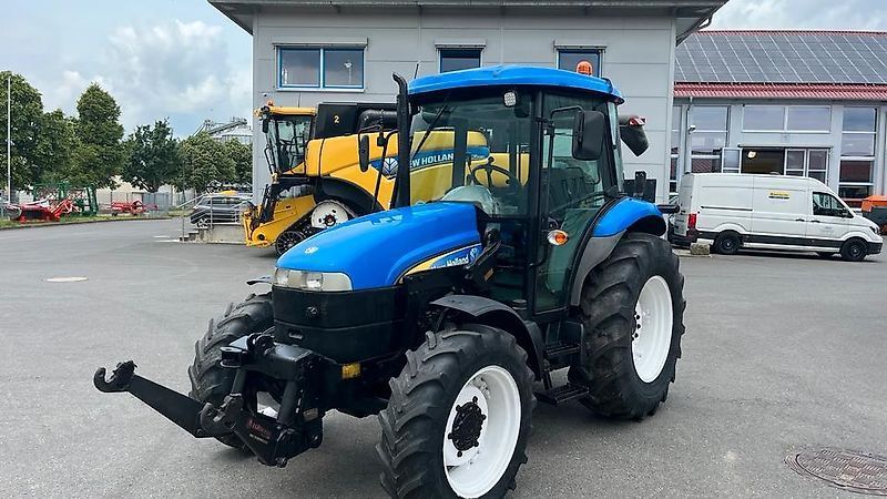 E-FARM: New Holland TD5010 - Traktor - id SSQNALZ - 32.130 € - Baujahr: 2009 - Abgelesene Motorstunden: 2.075,Motorleistung (PS): 60,Deutschland
