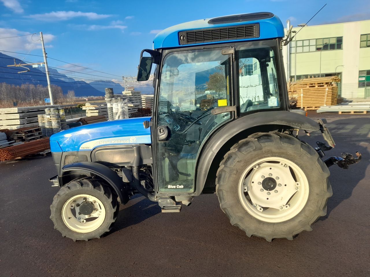 E-FARM: New Holland TN70 - Tractor - id USB9H3V - 19.000 € - Año: 2004 - Horas: 5458,Potencia del motor: 73,Italia