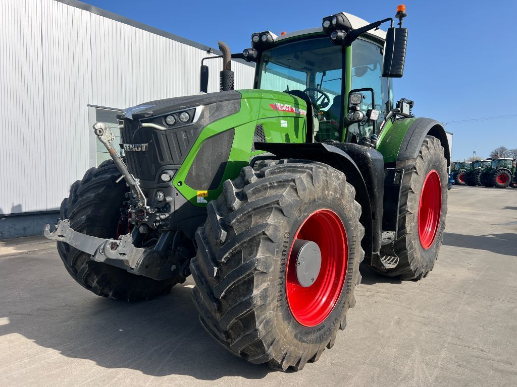 Fendt 933 Vario Profi Plus Tractor €195,000