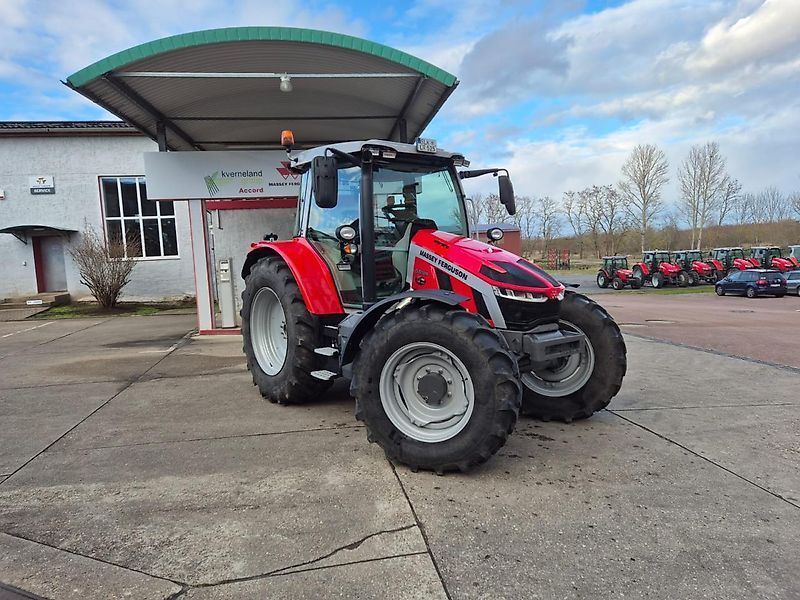 E-FARM: Massey Ferguson 5S.125 - Traktor - id AFJMBR9 - 78.000 € - Baujahr: 2022 - Abgelesene Motorstunden: 750,Motorleistung (PS): 125,Deutschland