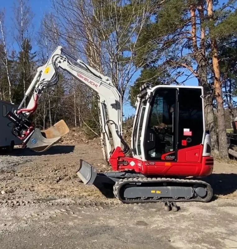 Takeuchi tb 240 Mini-pelle 32 500 €