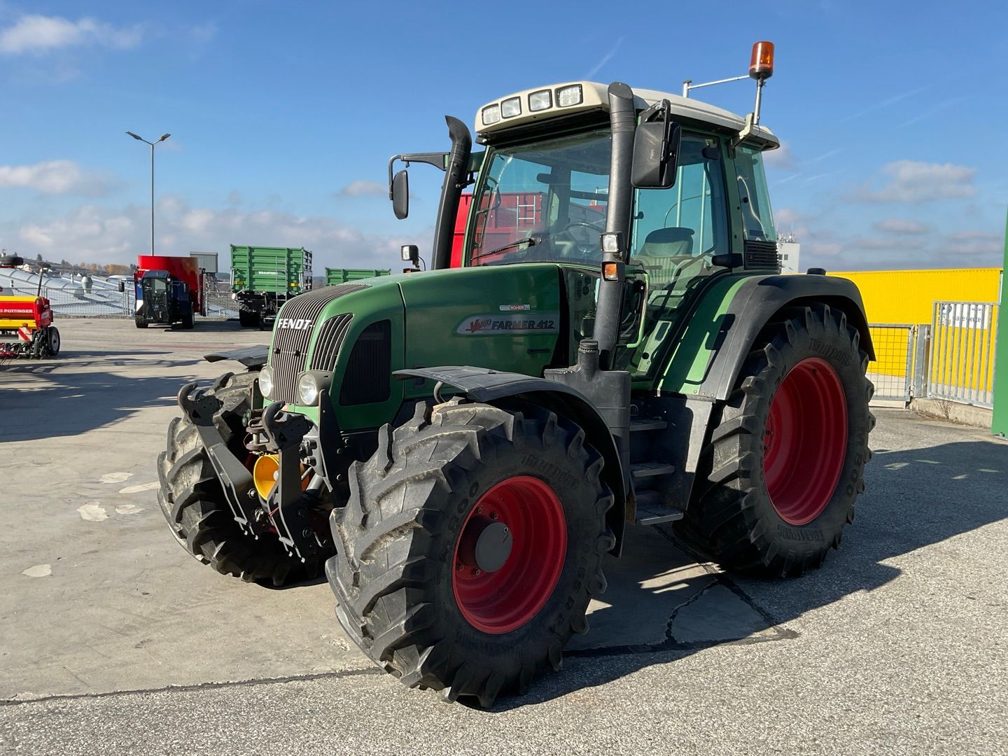 E-FARM: Fendt 412 Vario - Traktor - id 6AQDX1Q - 51.327 € - Baujahr: 2004 - Abgelesene Motorstunden: 8.556,Motorleistung (PS): 128,Österreich