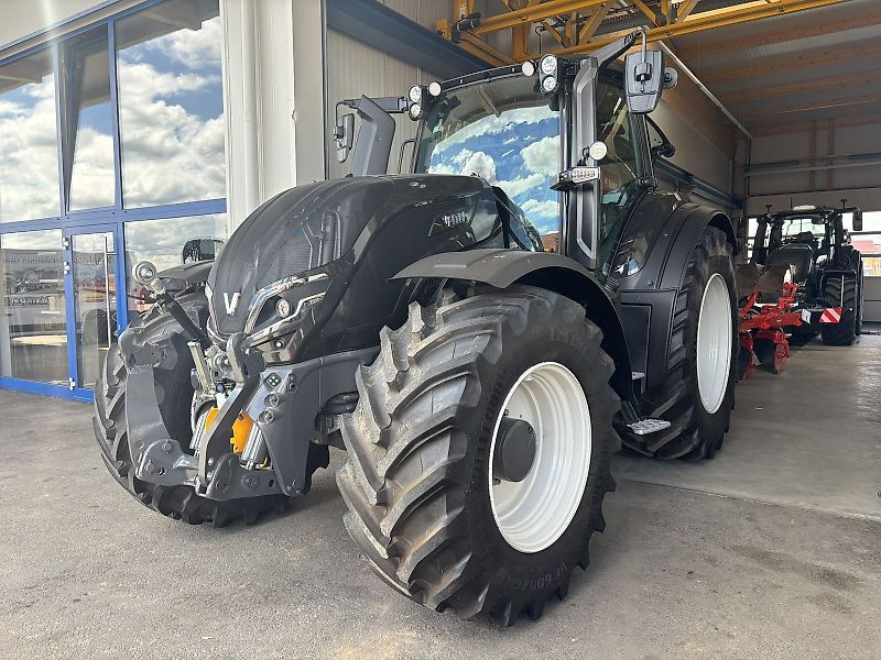 E-FARM: Valtra T235 Direct - Tractor - id TKKP9XI - €170,000 - Year of construction: 2025 - Engine hours: 50,Engine power (HP): 220,Austria