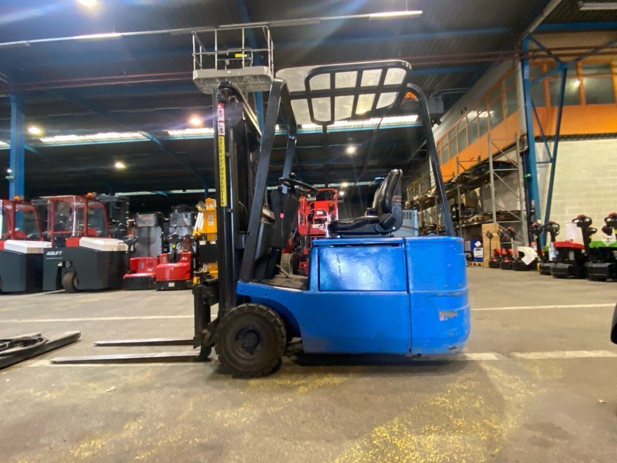 E-FARM: Still r50/15 - Carretilla elevadora - id Q4JLX1G - 5800 € - Año: 2003 - Francia