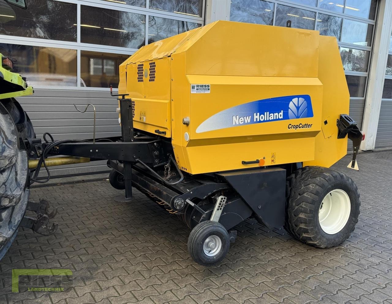 New Holland T 6090 baler €15,700