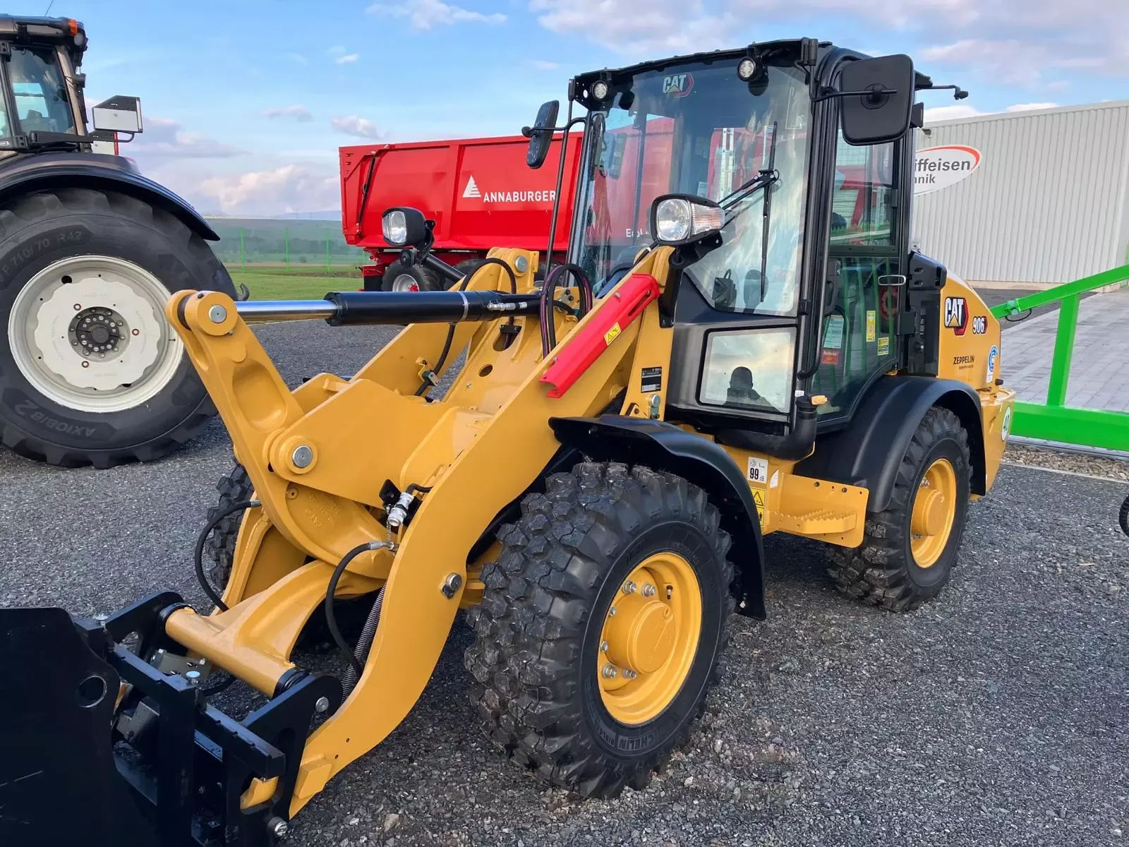 E-FARM: Caterpillar 906 - Колесный погрузчик - id YHJLUJS - Год выпуска: 2024 - Германия
