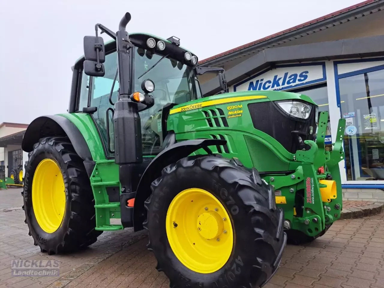 E-FARM: John Deere 6120 Premium - Traktor - id S2CLXZM - 65 461 € - Rok produkcji: 2018 - Motogodziny: 3 800,Niemcy