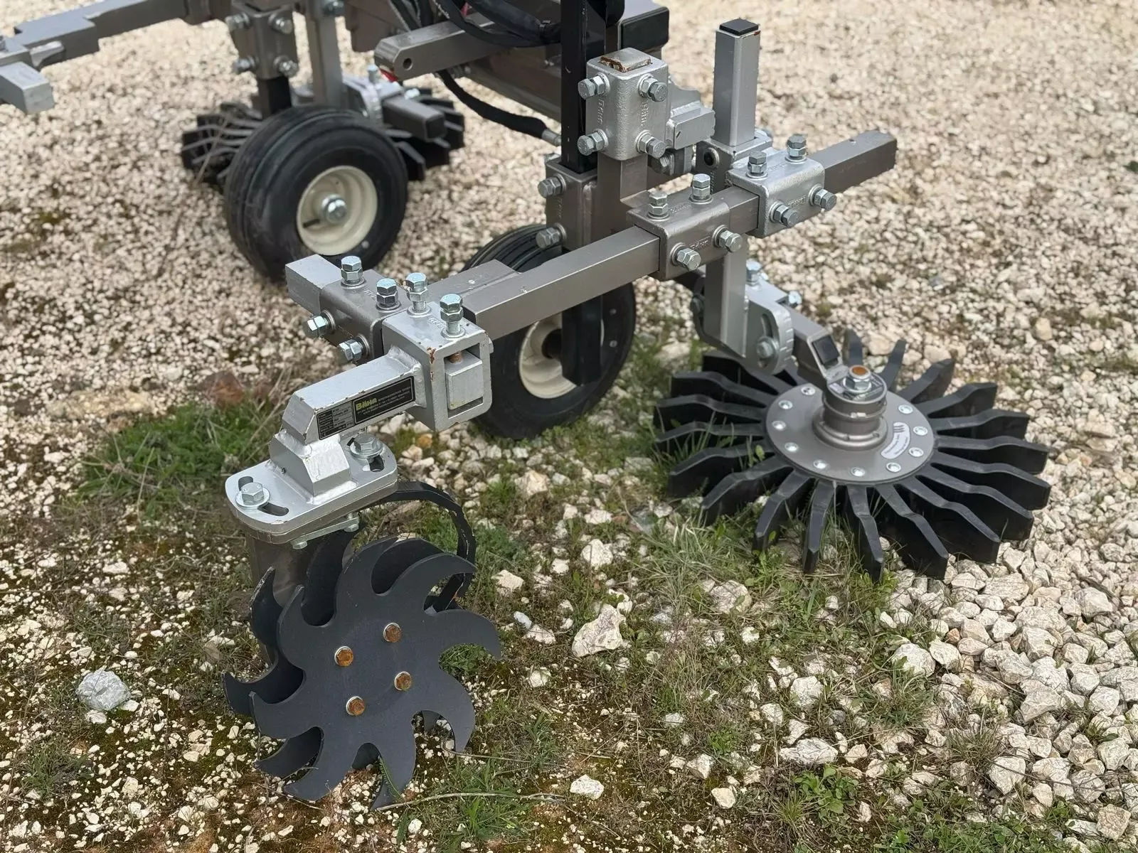 E-FARM: sonstige fingerhacke - Altra Attrezzatura per frutteti e vigneti - id UZK1QKD - Anno di costruzione: 2021 - Austria