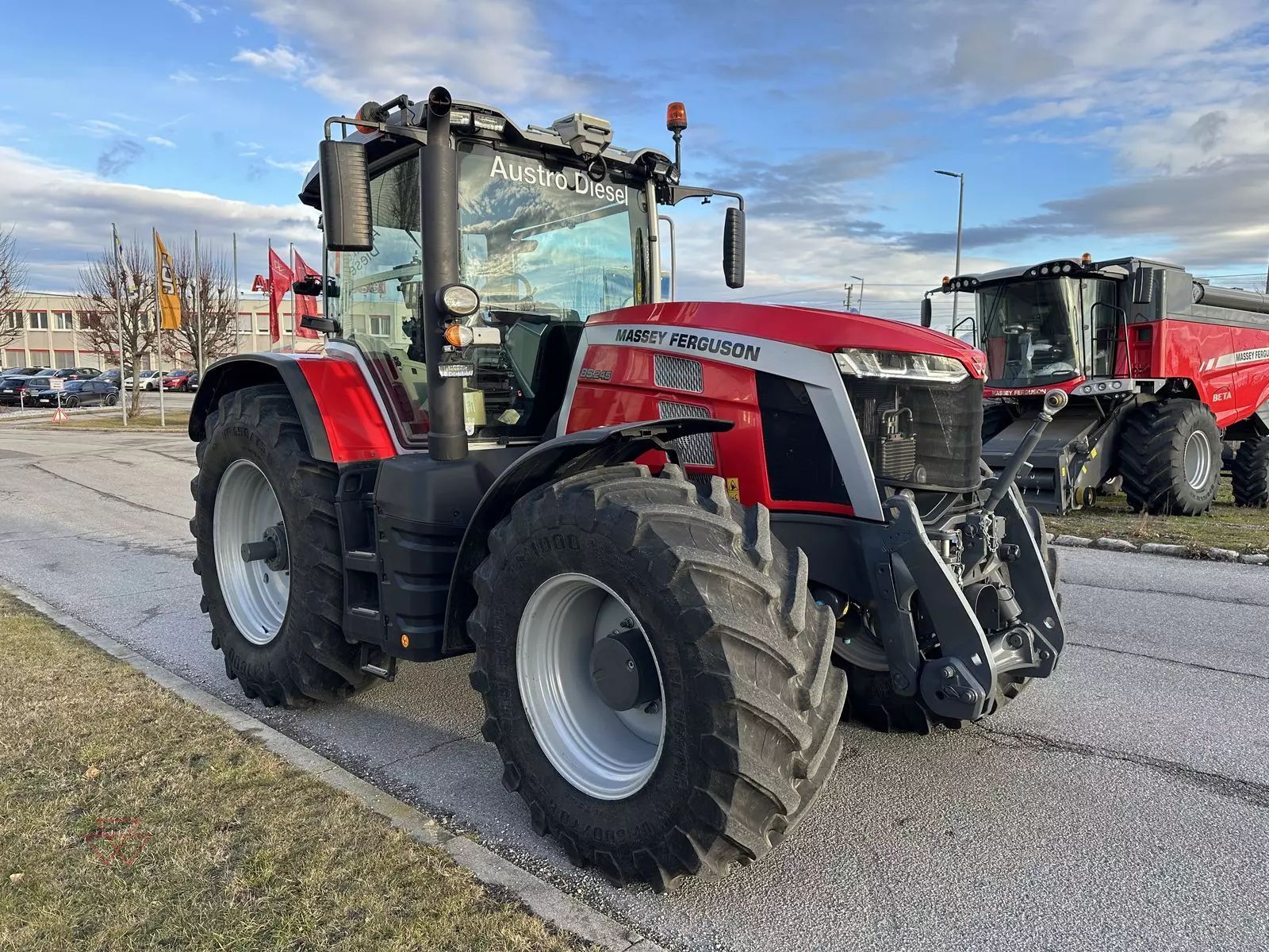 Massey Ferguson 8S.245 Traktor 129.000 €