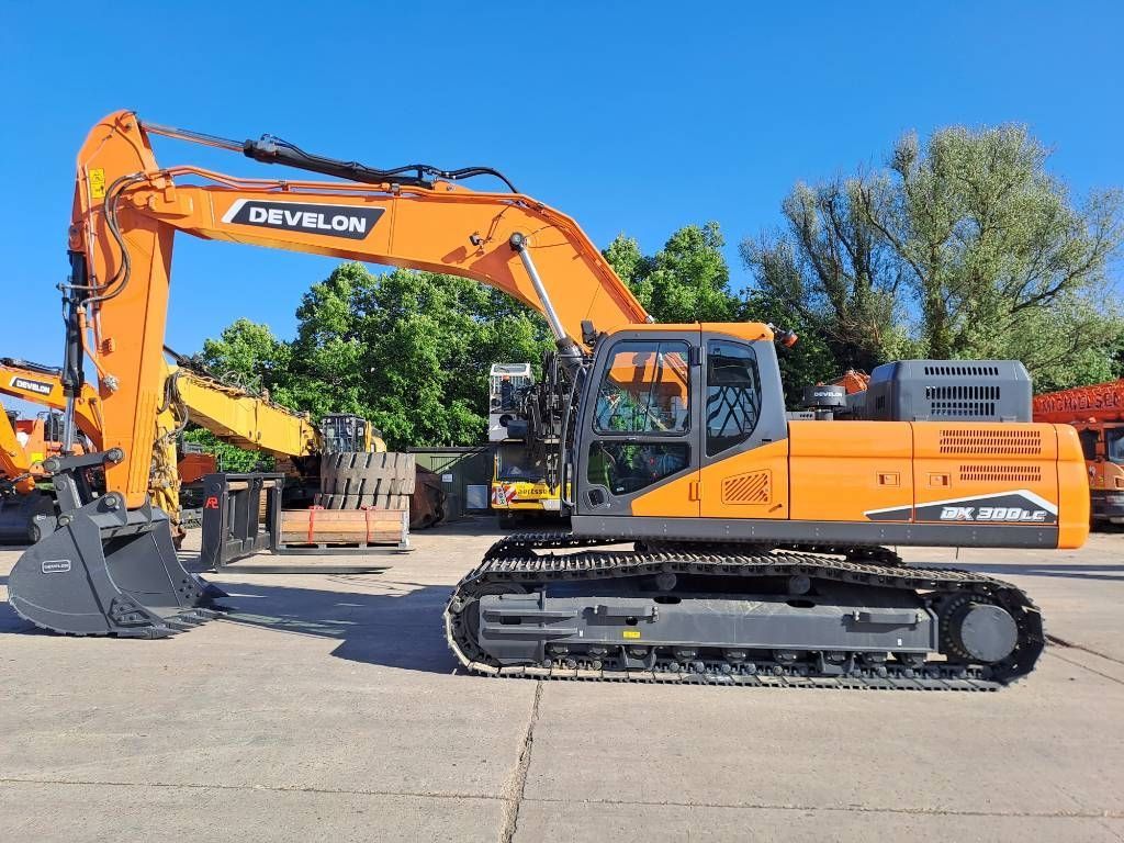 Doosan dx 300 lc-7m Crawler excavator €152,000