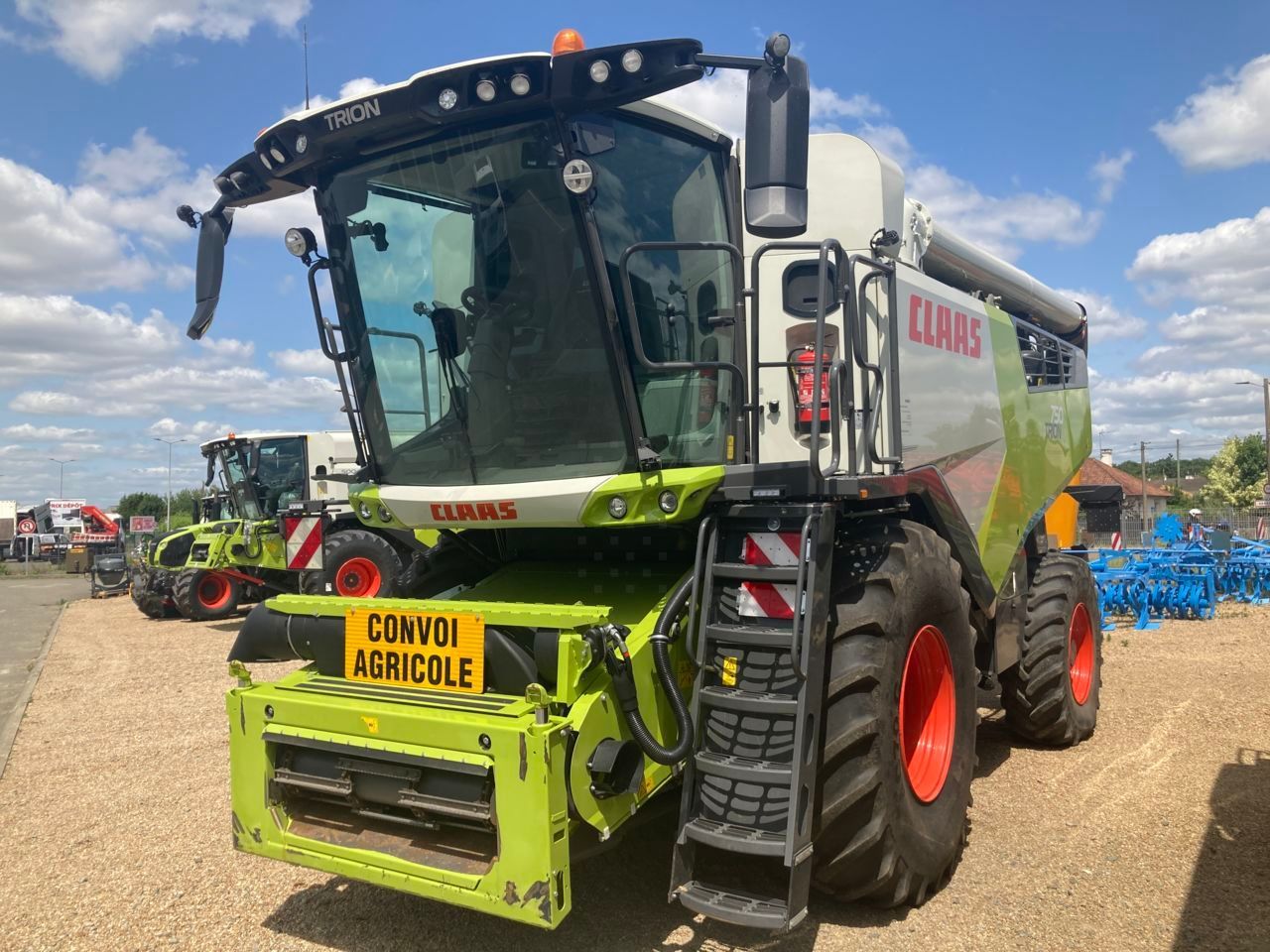 E-FARM: Claas Trion 750 - Combine harvester - id GVMX2PS - €319,000 - Year of construction: 2023 - Engine hours: 400,Engine power (HP): 435,France