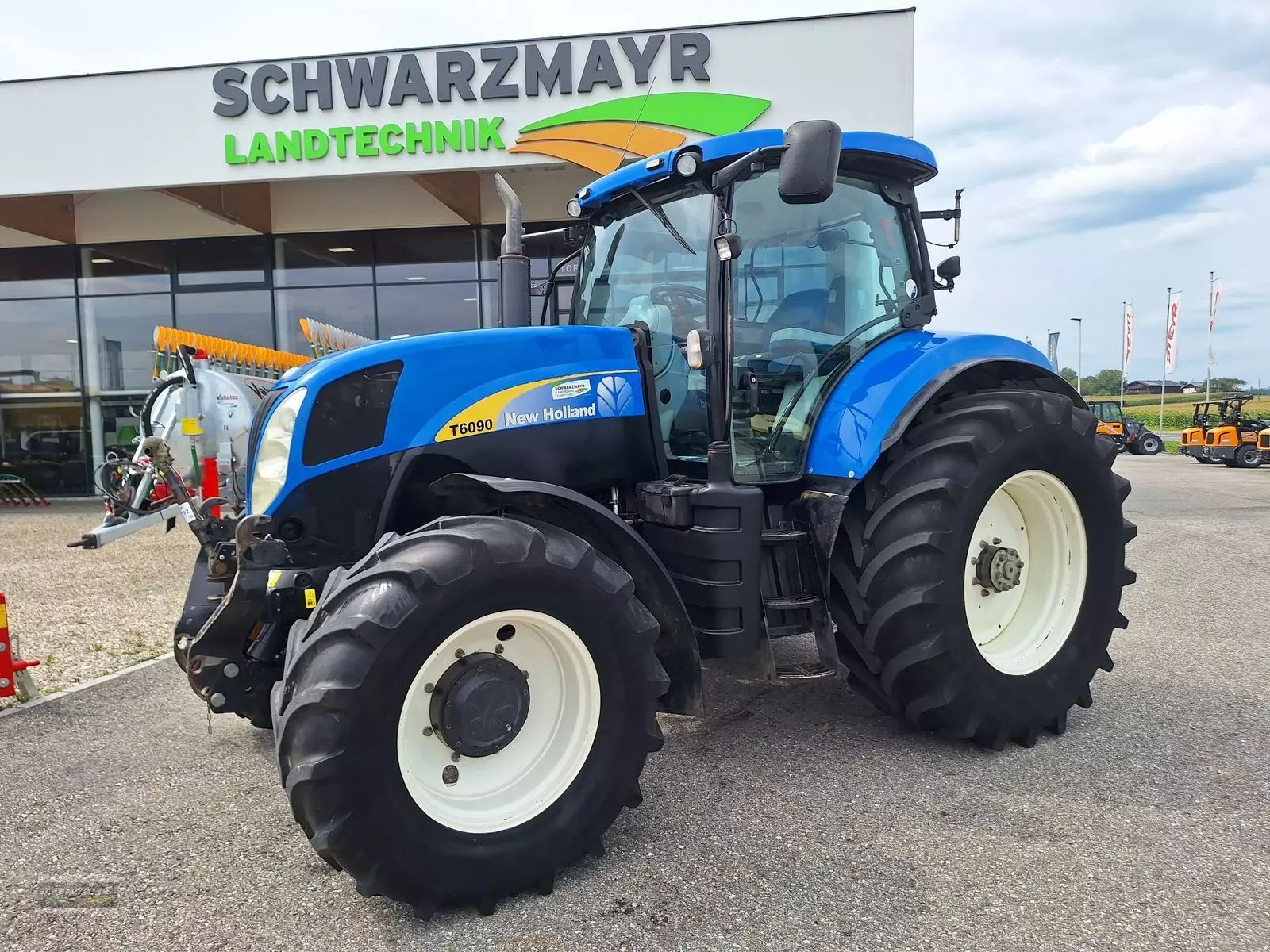E-FARM: New Holland T6090 - Traktor - id IV4VZ7C - 57.434 € - Baujahr: 2010 - Abgelesene Motorstunden: 10.697,Motorleistung (PS): 164,Österreich