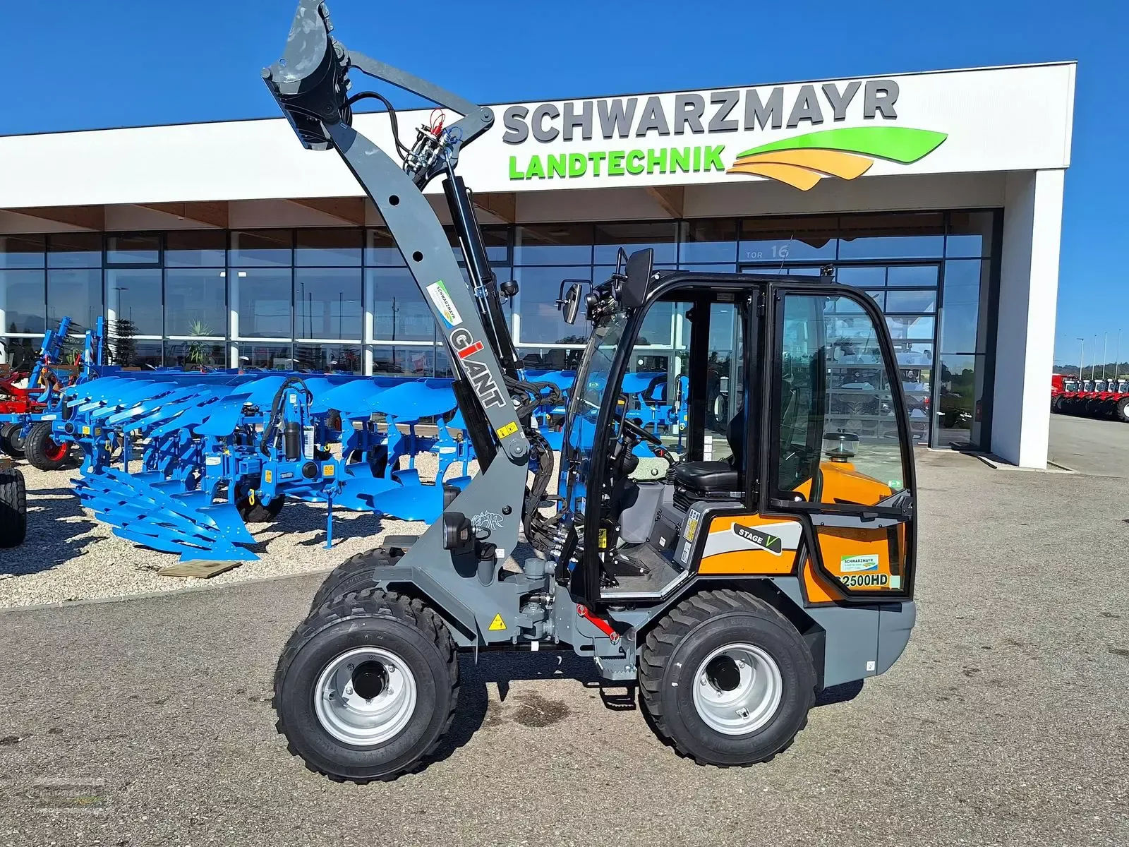 E-FARM: Giant g2500 hd - šarnyrinis krautuvas - id JFGTLLL - Gamybos metai: 2025 - Variklio galia (AG): 26,Austrija