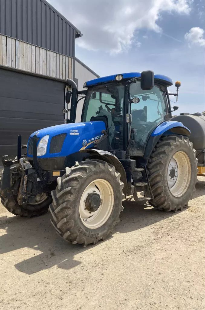 E-FARM: New Holland T6.140 - Traktor - id FTJ8LPI - 37.000 € - Baujahr: 2015 - Abgelesene Motorstunden: 6.283,Frankreich