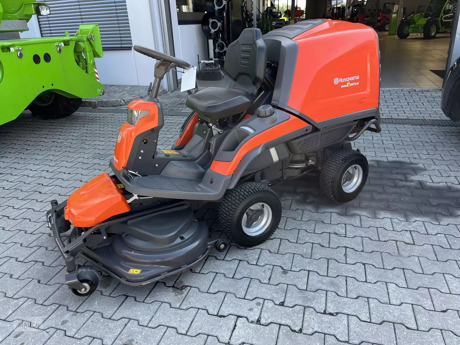 E-FARM: Husqvarna rc 320ts awd mit 112cm mähdeck 110h - Rasenmäher - id 4VPCDAH - 6.992 € - Baujahr: 2023 - Österreich