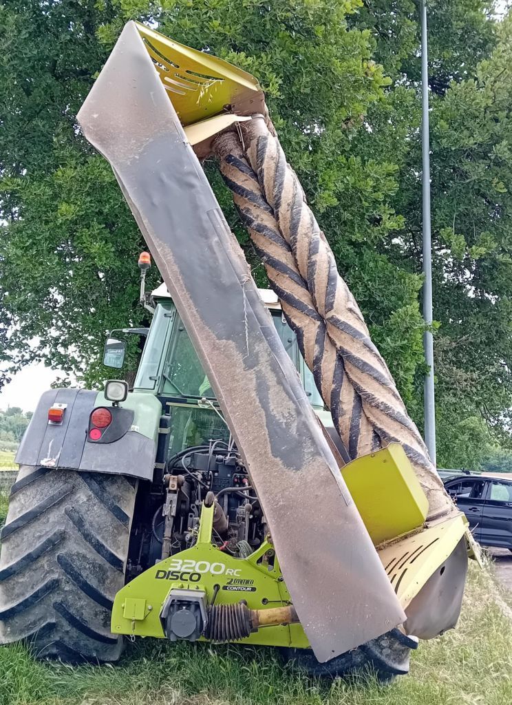 E-FARM: Claas disco 3200 rc - Faucheuse - id JWMAB9I - 13 500 € - Année: 2016 - Italie